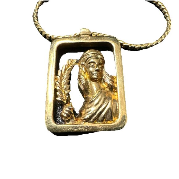Avon Virgo Zodiac Necklace Goldtone 70’s - Picture 1 of 4